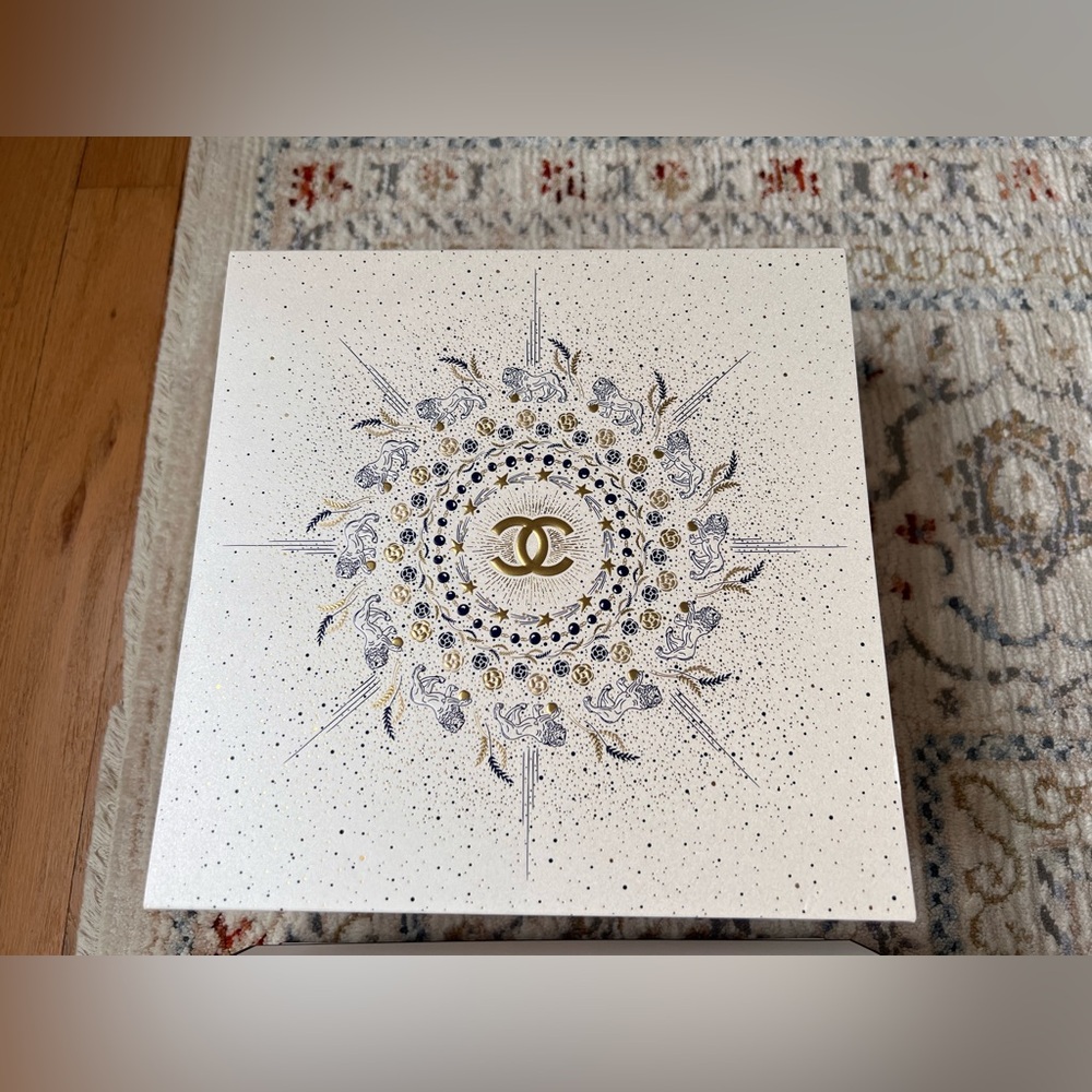 Chanel Empty Gift box 8.5” x 8.5” x 4” white holiday - Picture 2 of 4